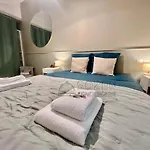 Unique With Parking - Centre 아파트 *