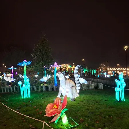 Unique With Parking - Centre