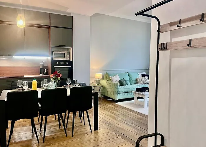 Unique With Parking - Centre