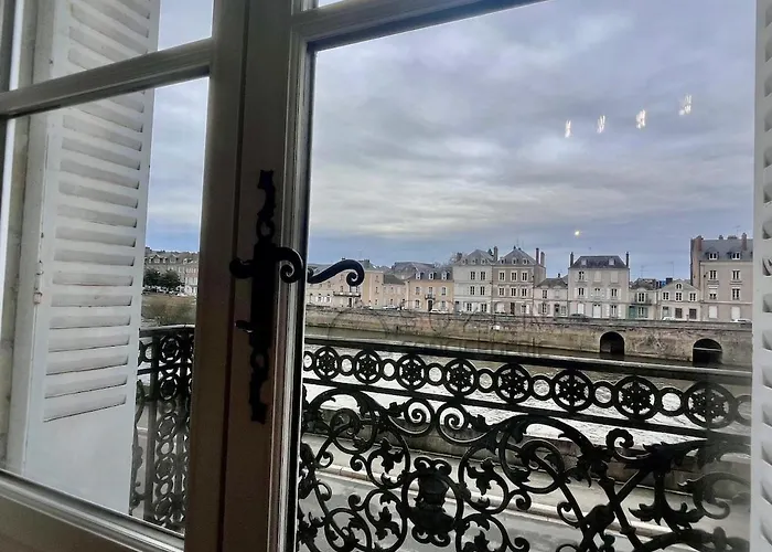 Unique With Parking - Centre