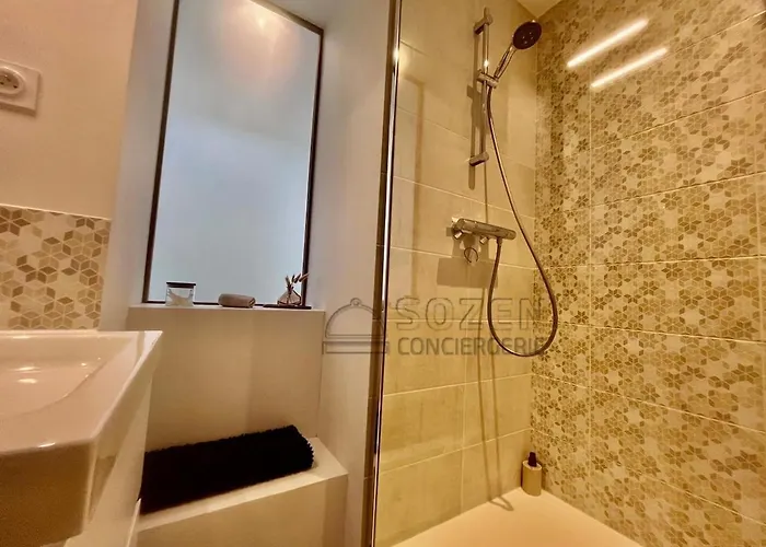 Unique With Parking - Centre *