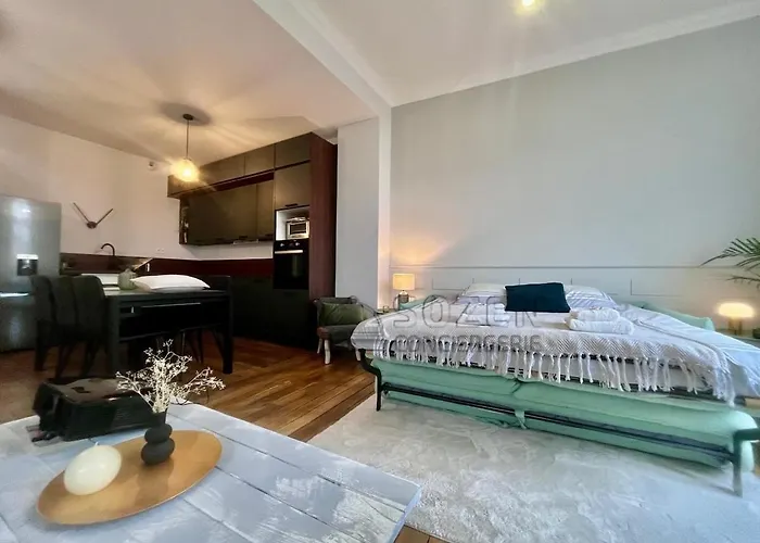 Unique With Parking - Centre